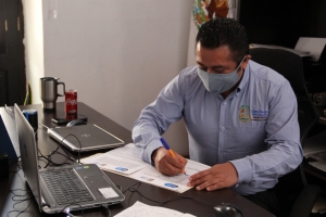 FIRMA DIEGO LEYVA CONVENIO DE COLABORACIÓN CON EL IPLANEG