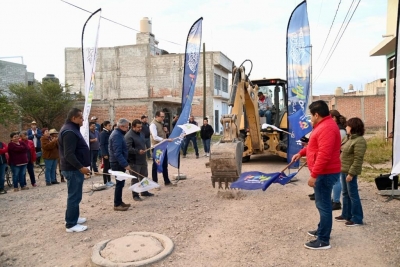 ADRIÁN HERNÁNDEZ ARRANCA PAVIMENTACIÓN DE CALLE EN EL PIPILA