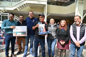 PRESIDENTE MUNICIPAL SIGUE ENTREGANDO APOYOS A LAS FAMILIAS DOLORENSES