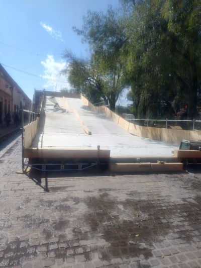 El Tobógan navideño una de las nuevas atracciones en el Festival Navideño.
