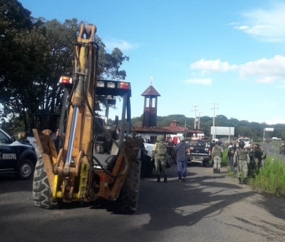 Oficiales de Seguridad Publica recuperar maquinaria robada y detiene a una persona