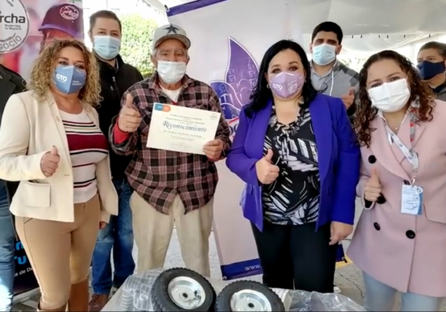 Ocampo entrega apoyos del Programa en Marcha , mi tienda al cien, y emprende.(Video)