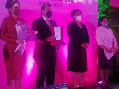 Presidente Municipal Entrega Galardón Virginia Soto Rodríguez a Mujeres Dolorenses