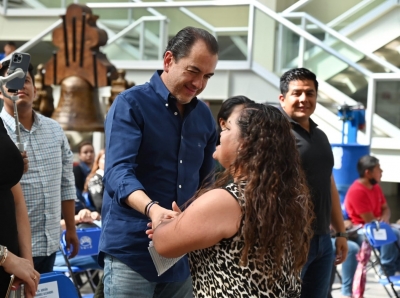 PRESIDENTE MUNICIPAL SIGUE ENTREGANDO APOYOS A EMPRESARIOS DOLORENSES