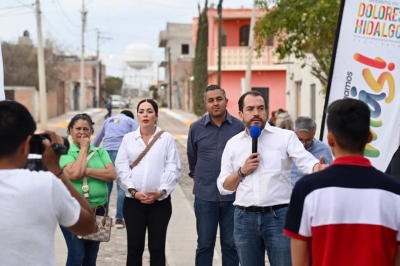 Adrián Hernández Alejandri  alcalde Dolorense , inauguró calle en la colonia Padre Hidalgo