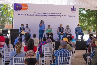 Entregan en Ocampo apoyos para agricultores y ganaderos.