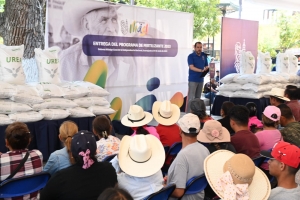 Presidente Municipal sigue apoyando al campo Dolorense.