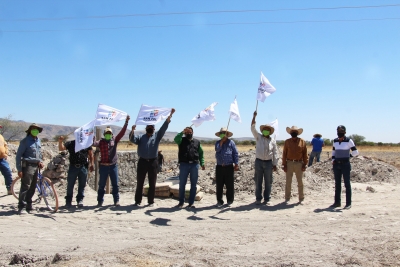 En  San Felipe, Arranca construcción de camino en comunidad Santa Fe.