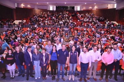 Gobernador del Estado y Presidente Municipal Siguen Entregando Obras y Apoyos en Dolores Hidalgo
