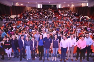 Gobernador del Estado y Presidente Municipal Siguen Entregando Obras y Apoyos en Dolores Hidalgo