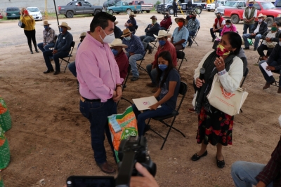 Presidente Municipal Miguel Ángel Rayas Entrega Semillas Mejoradas a Productores Rurales