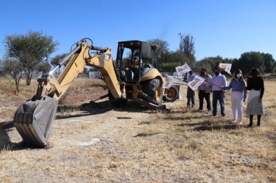 Presidente Municipal Da Banderazo para la Construcción de la Cafetería en el Cecyte.
