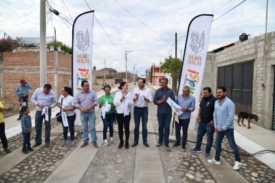 PRESIDENTE MUNICIPAL ENTREGA PAVIMENTACIÓN DE CALLE EN LA COLONIA PADRE HIDALGO