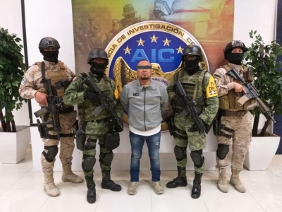 Agarran a él Marro, en operativo conjunto, autoridades federales y estatales lo detienen en su domicilio.