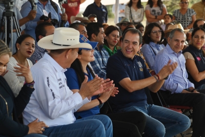 Gobernador del Estado y Presidente Municipal Siguen Entregando Obras y Apoyos en Dolores Hidalgo